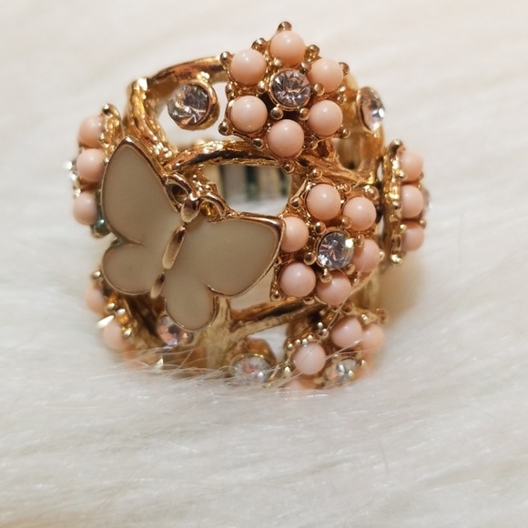 Statement Ring - Picture 1 of 4